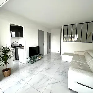 4 Couchages A 12 Min De La A Pied Avec Wifi, Le Parking Est En Option , Antibes France